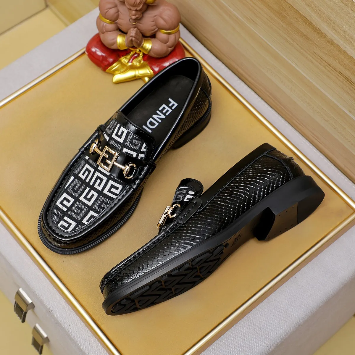 Men's shoes💰460 🕷🕷【FENDI】The latest men's formal leather shoes🇨🇳Classic series not to be missed💯The first layer is made of imported first-layer cowhide☘Original quality, the leather is smooth and delicate🎋The version is awesome, the perfect streamlined outline🍇🐮Leather lining, color, size 38-45...